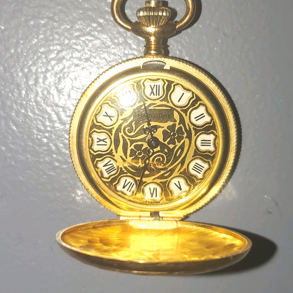 A Majestime Swiss Pocket Watch 17 Jewels